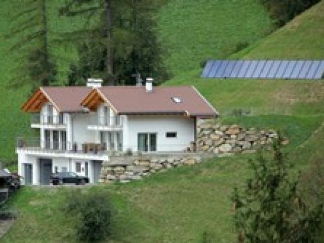 Sonnen-Doppelhaus in St. Leonhard