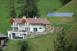 Sonnen-Doppelhaus in St. Leonhard